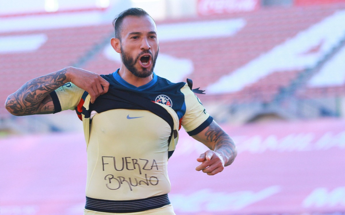 Emanuel Aguilera y su emotivo gesto con Bruno Valdez tras su lesión (FOTO: Imago7)