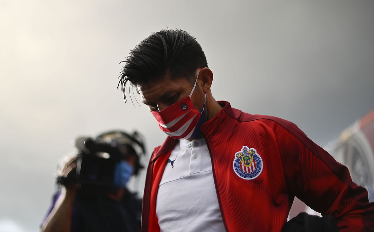 Oribe Peralta apoya en la formación de los jóvenes de Chivas. (Foto: Imago7)