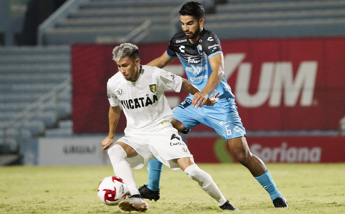 Diego de Buen, autor del gol de Tampico, disputa el esférico. (Foto: Imago7)