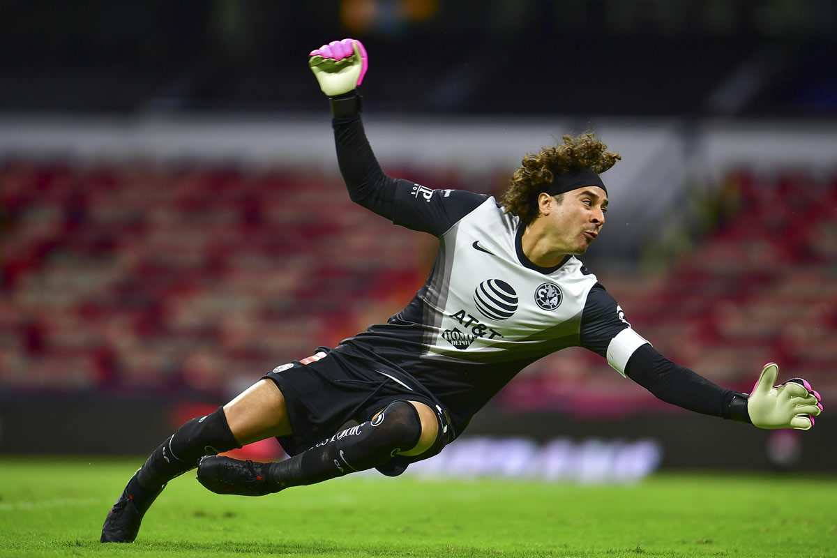 Memo Ochoa salvó en más de una ocasión su meta. (Foto: Mexsport)