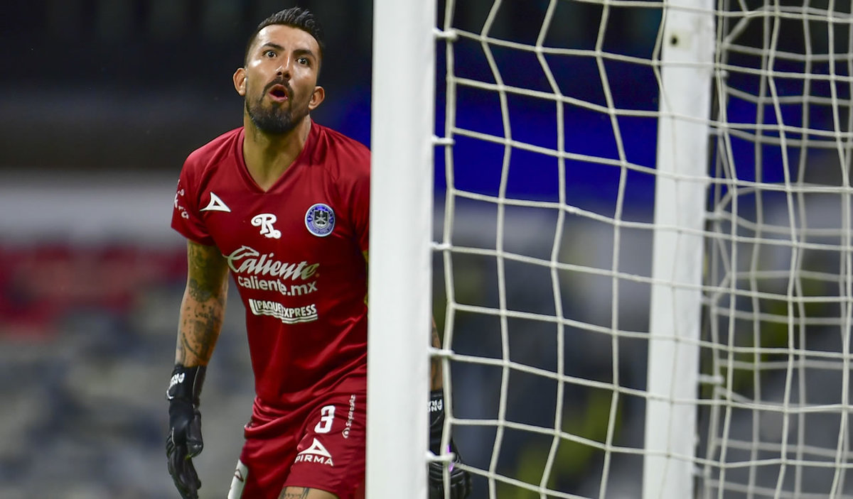 Miguel Fraga quedó incrédulo tra sel autogol de su compañero, Aldo Rocha, del Mazatlán FC. (Mexsport)