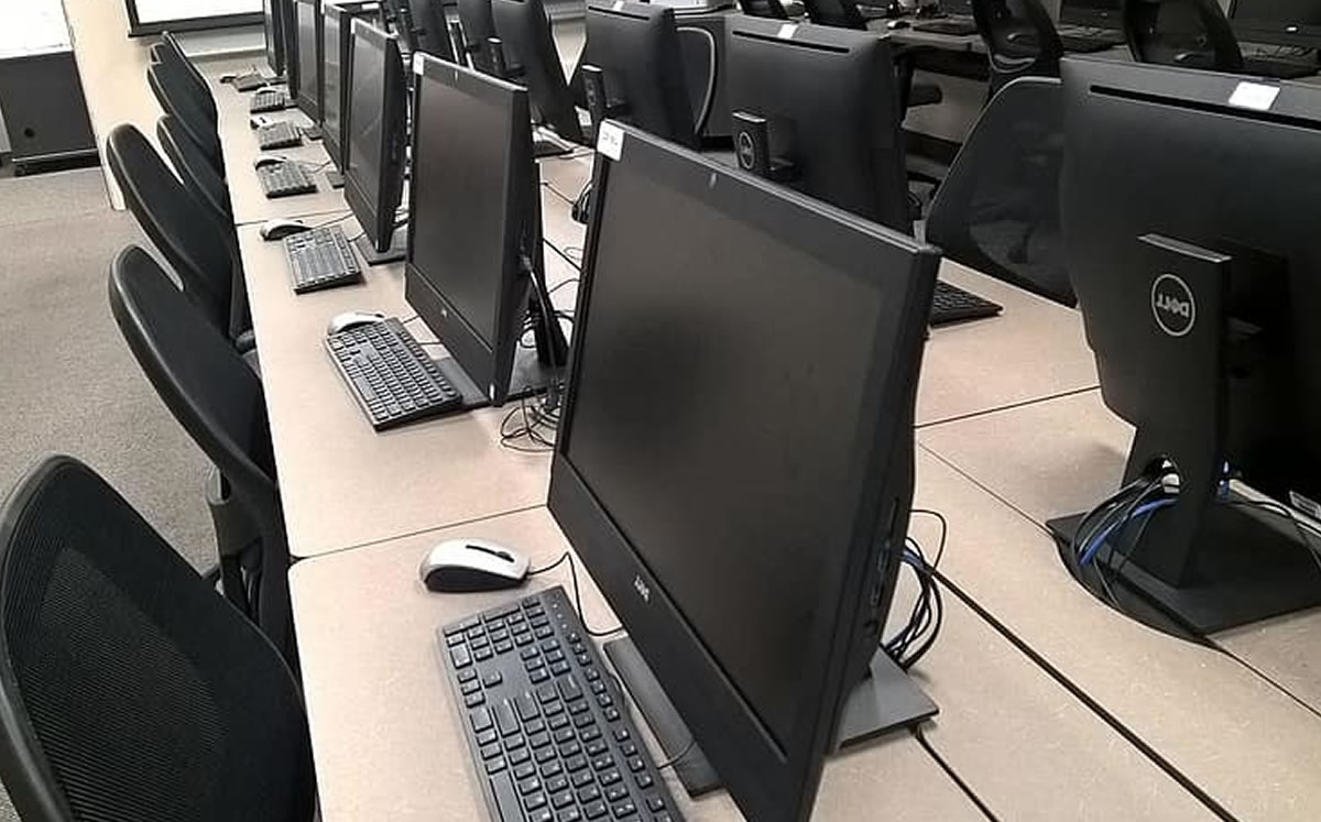 Para estudiar no hay límites en esta alumna. (Google uso libre)