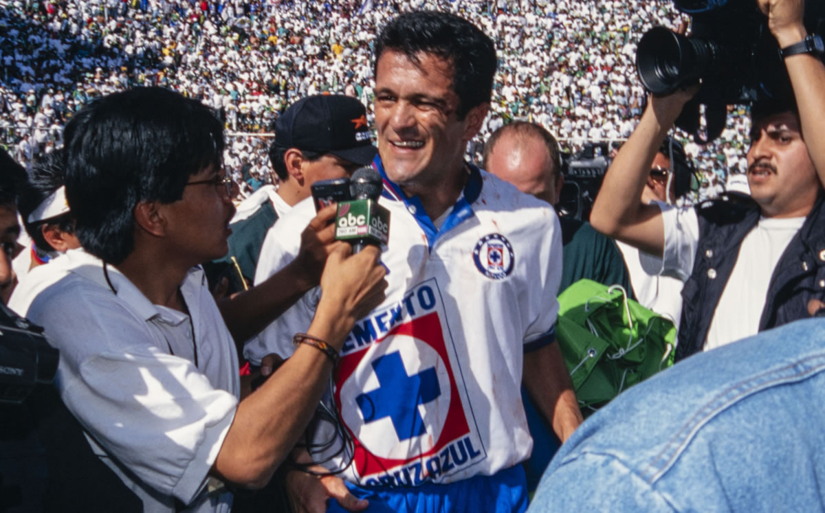 Carlos Hermosillo, el segundo máximo goleador en la historia de la Liga MX (MEXSPORT)