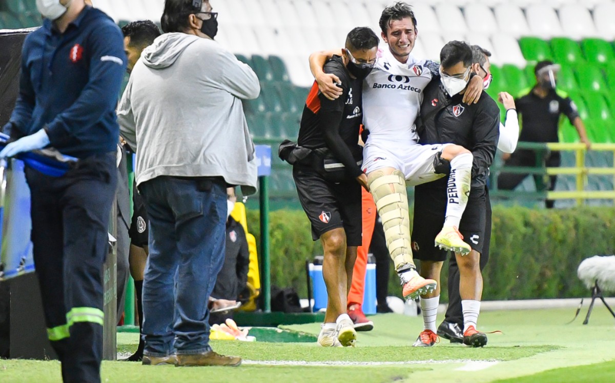 Édgar Zaldívar no pudo ocultar el dolor que le causó la lesión FOTO: Imago7.