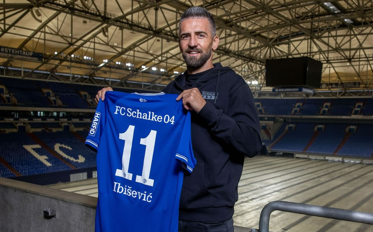El bosnio seguirá su carrera en Alemania (Twitter @s04_es)
