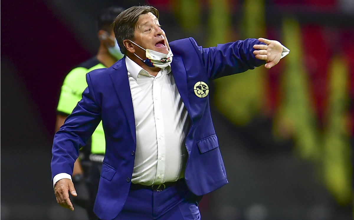 Miguel Herrera en un encuentro con América (MEXSPORT)