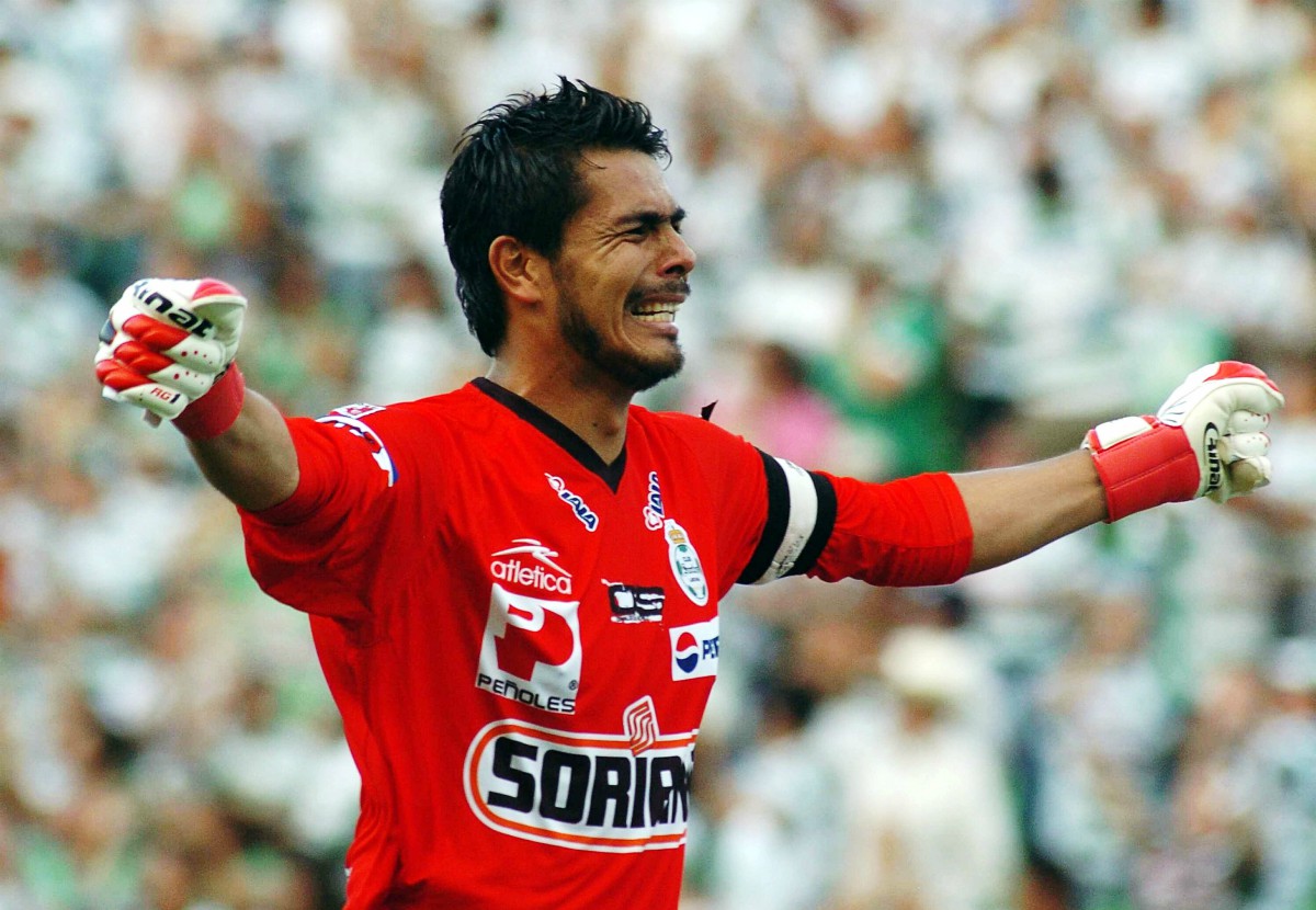 Oswaldo Sánchez | Portero | El portero es el segundo jugador con más partidos con 340; además ganó una liga y copa. (Foto: Mexsport)