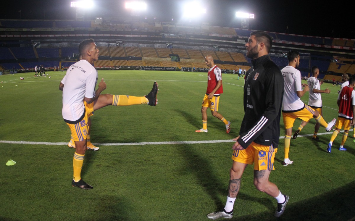 André-Pierre Gignac, calentando previo al choque ante Chivas. FOTO: Imago7.