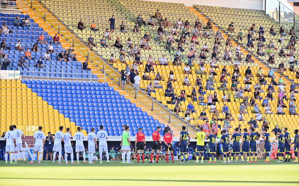 Los aficionados guardaron su sana distancia para evitar tumultos. FOTO: LaPresse.