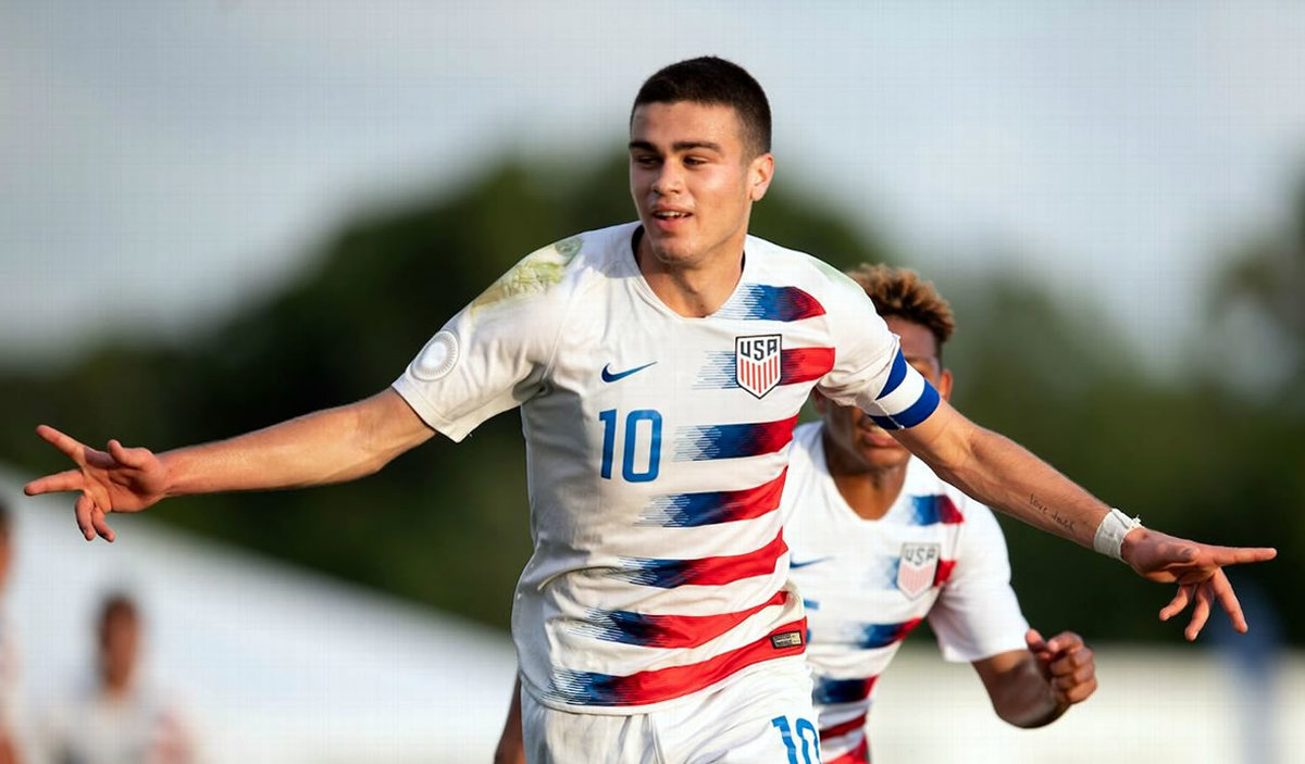 Giovanni Reyna tan solo tiene 17 años y ya jugó Bundesliga y Champions con el Dortmund. (AP)