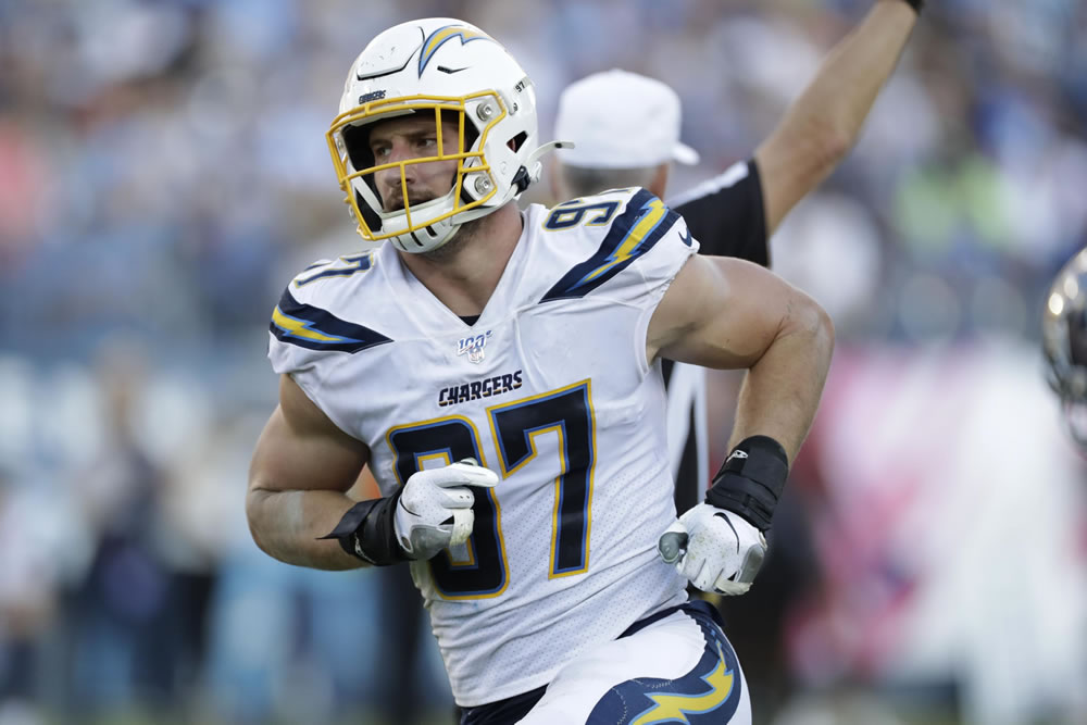 Joey Bosa | Chargers: Se fue el QB Philip Rivers, pero la defensiva es el punto fuerte y el mejor cazamariscales es el ala defensiva.