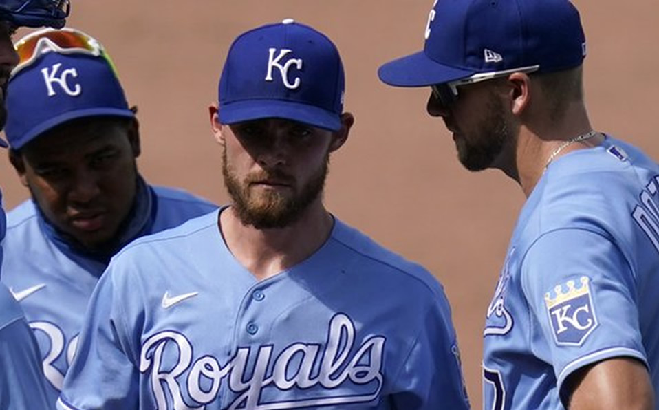 La KC de Kansas City y la corona lucen en el escudo de los Royals. Foto: AP