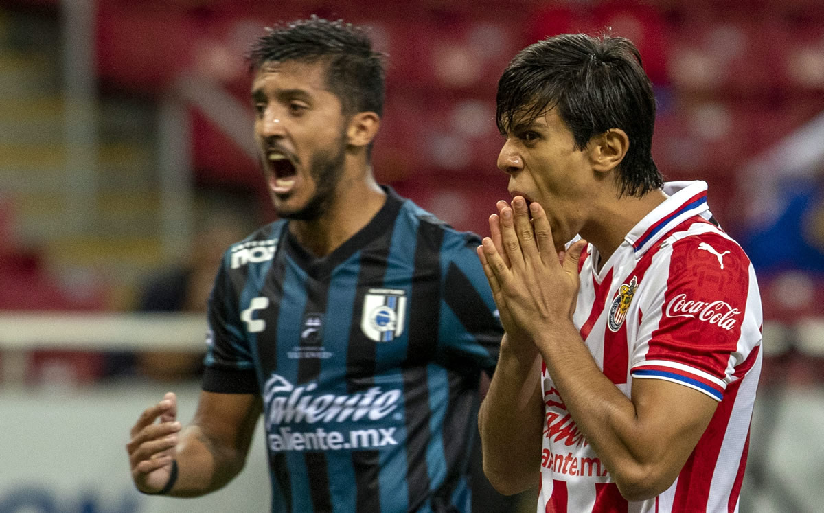 Macías se lamenta tras fallar un penal en tiempo de reposición. (Foto: Mexsport)