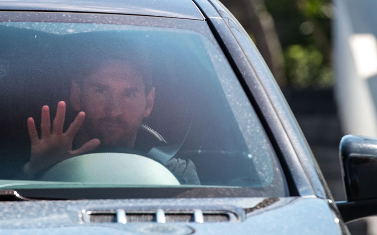 Messi arrancaría los partidos parado como extremo por la derecha, posición en la que se destacó en sus primeros años en el Barcelona.