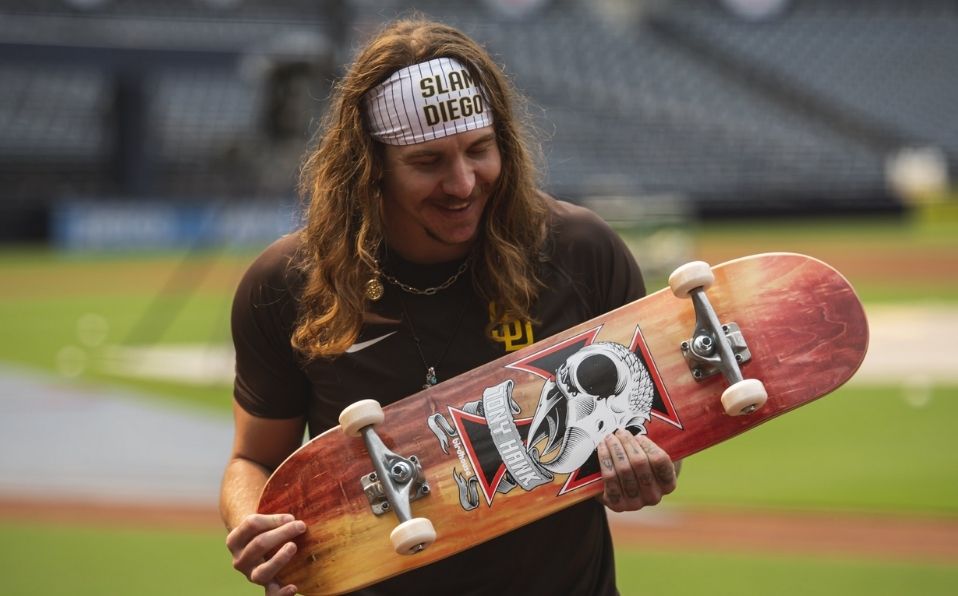 Clevinger recibió un regalo tras su debut en San Diego. (Foto: @Padres)