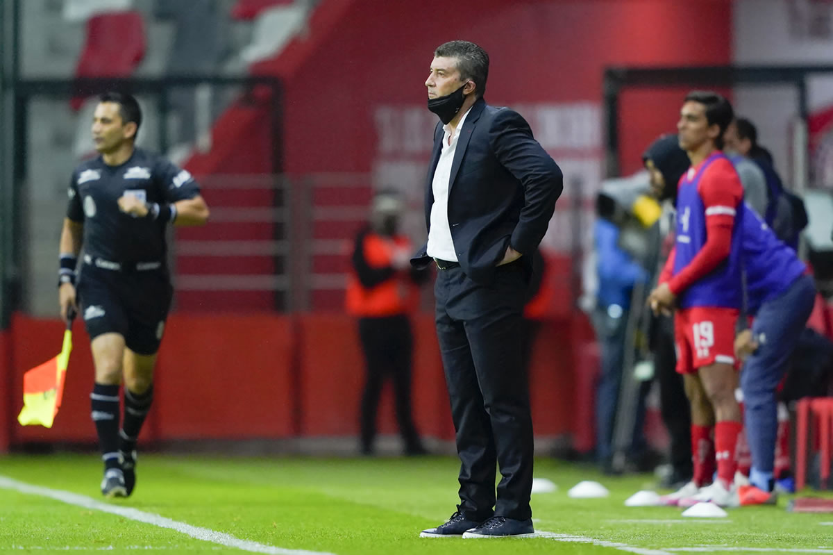 Chepo de la Torre no levanta al Toluca. (Foto: Imago7)
