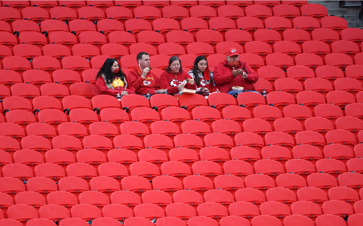 Mucho espacio para ver el juego (AFP)