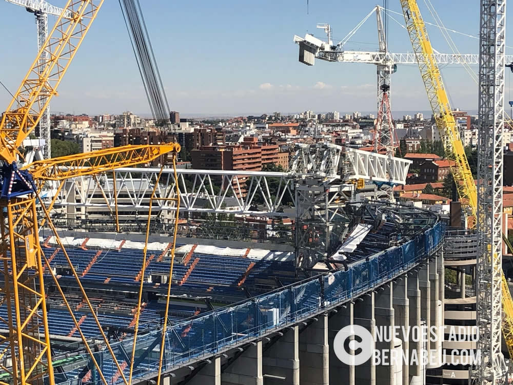 También se retiraron los fondos de las cabeceras norte y sur del inmueble.