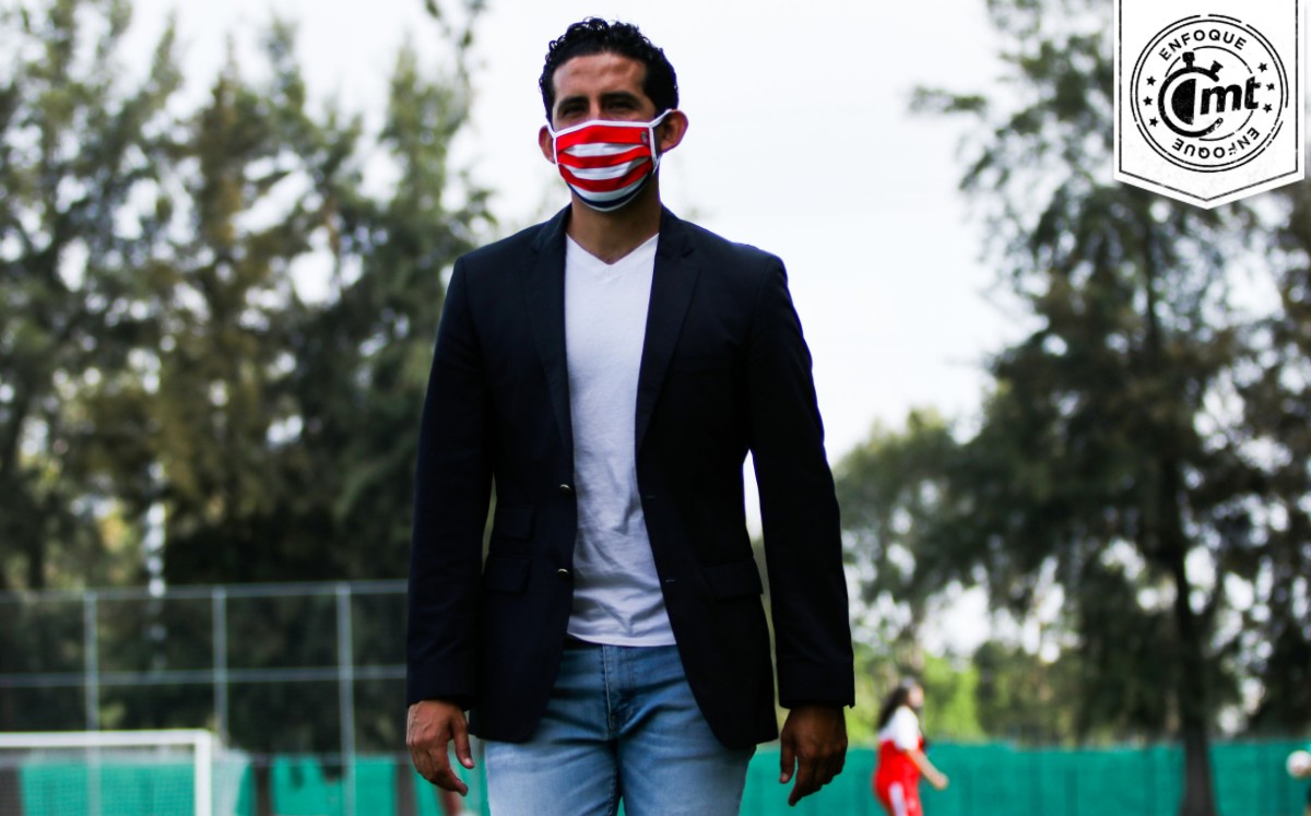 Édgar 'Chore' Mejía, el DT que tiene a Chivas Femenil en lo más alto. Foto: Imago7