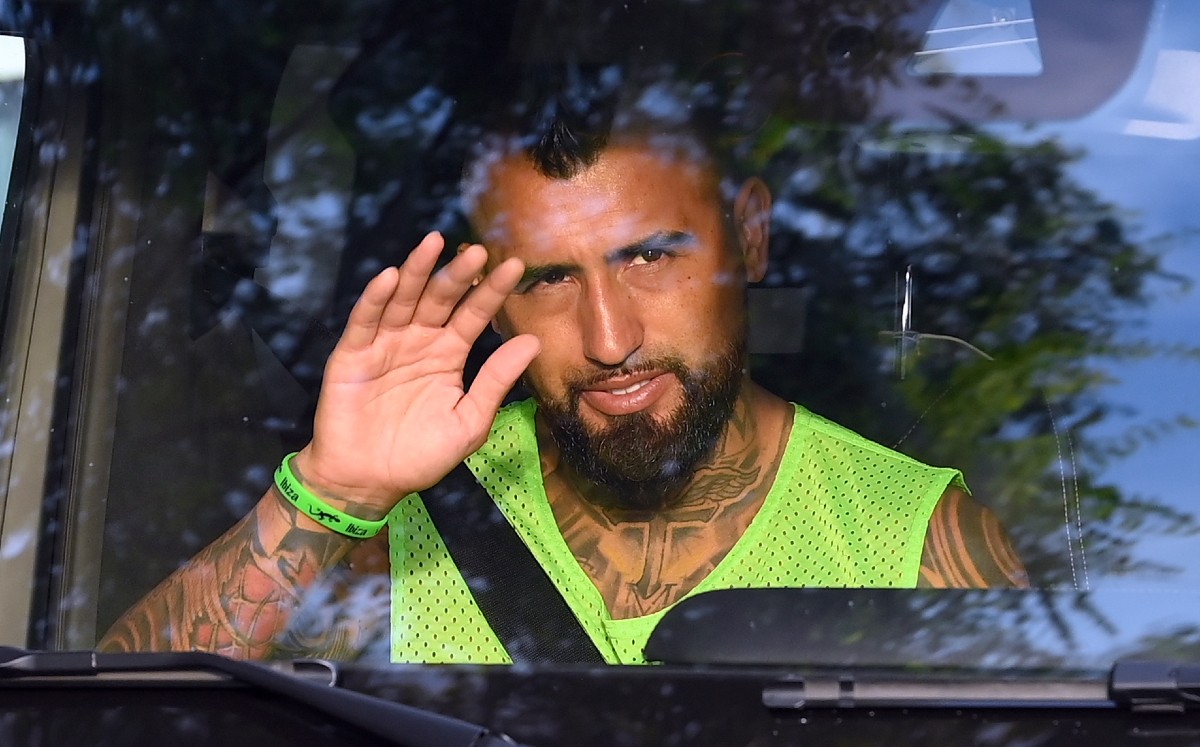 Arturo Vidal reaccionó tras no estar convocado con el Barcelona. Foto: AFP