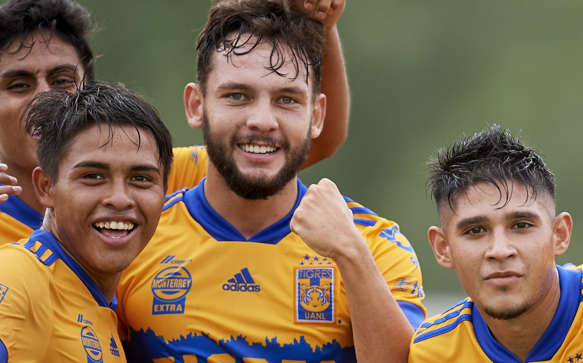 Patrick festejó con sus compañeros por su doblete. (Foto: Mexsport)