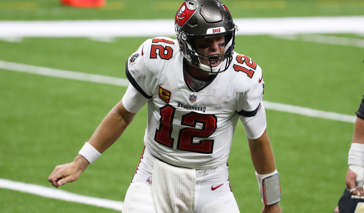 Tom Brady logró la primera anotación de su carrera con los Buccaneers ante los Saints. (AFP)