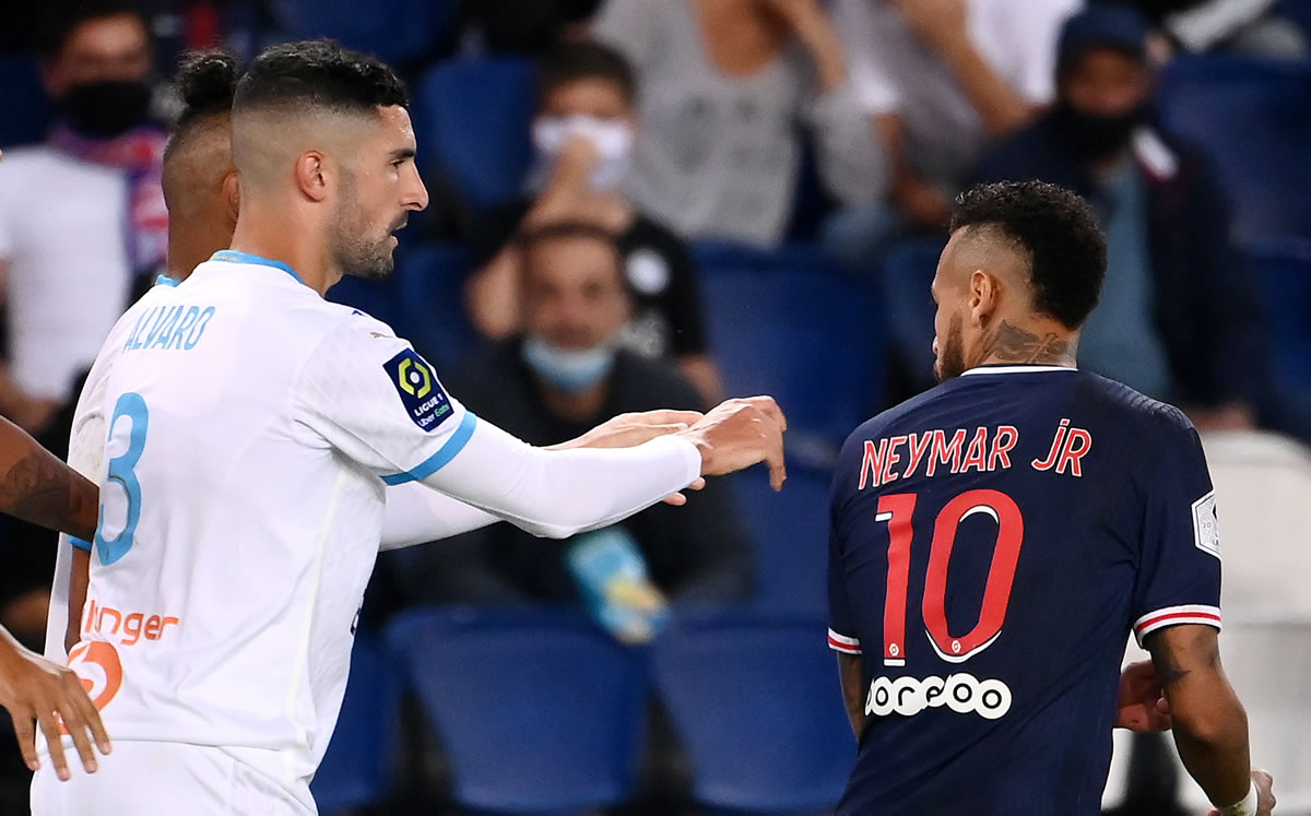 Álvaro González llamó 'simio' a Neymar. (Foto: AFP)