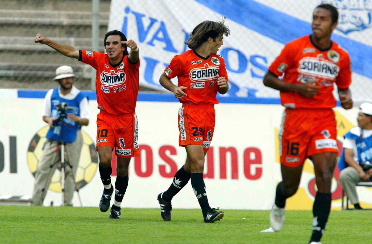 Gusano Nápoles metía cervezas a prácticas de Jaguares (FOTO: Mexsport)