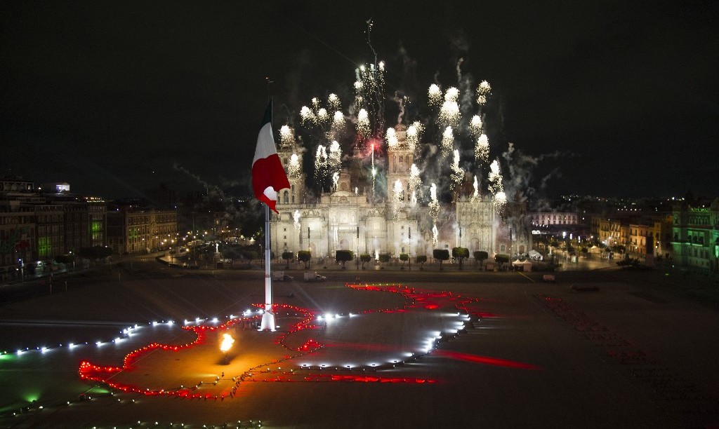 La llama de la esperanza apareció en el centro. (Foto:AFP)