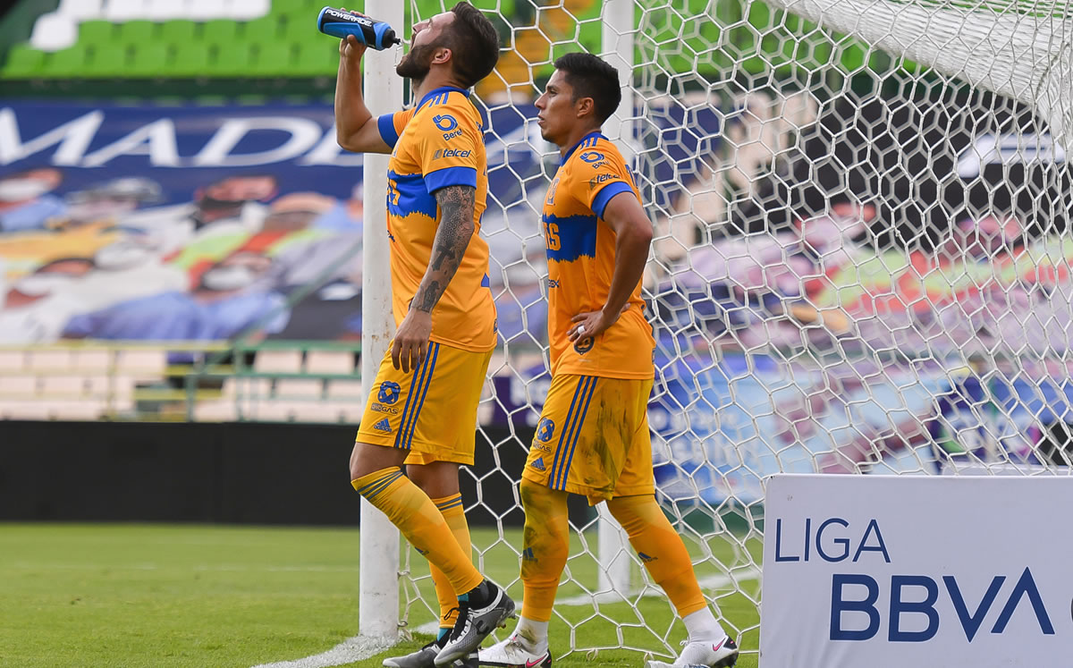 Gignac y Salcedo se lanzaron una apuesta. (Foto: Imago7)