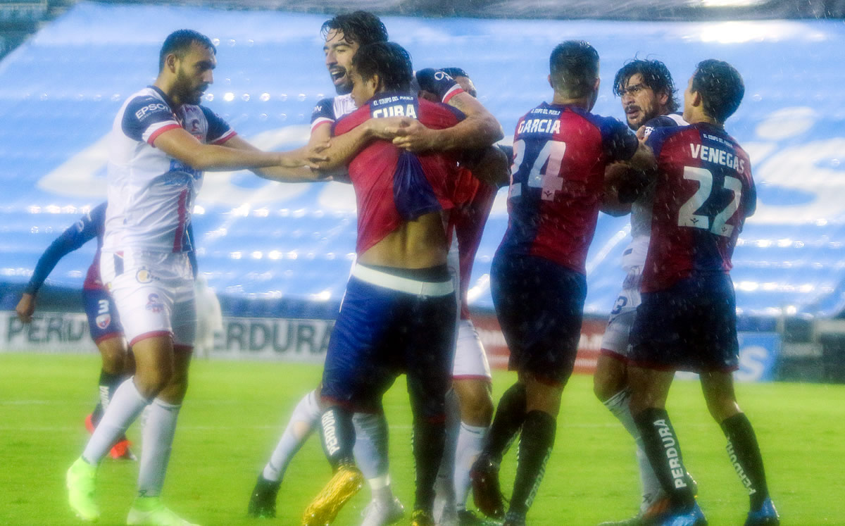 Jugadores de Atlante y Cimarrones se lían a golpes. (Foto: Imago7)