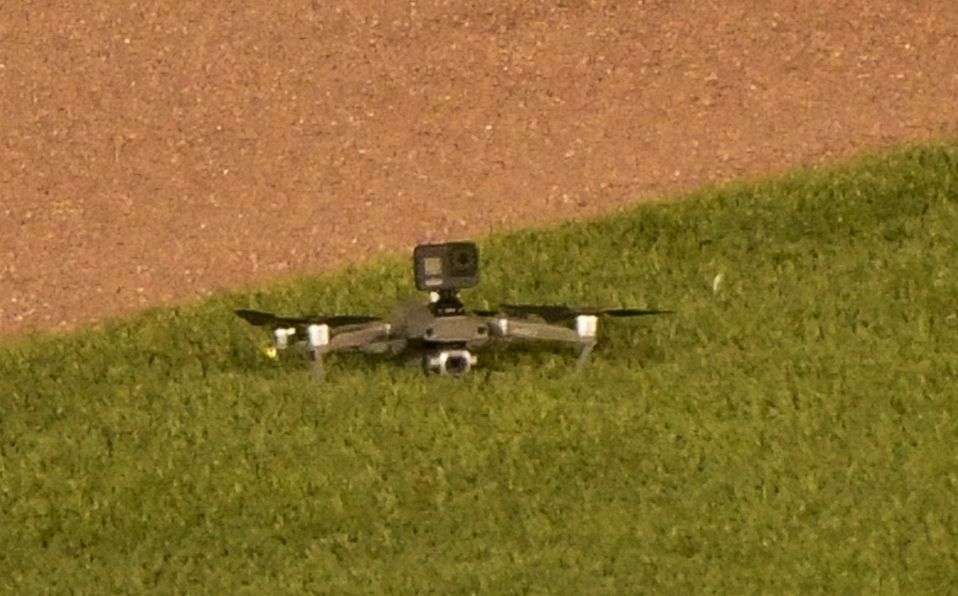 No es la primera vez en la temporada que un juego es detenido por un dron. (Foto: AP)