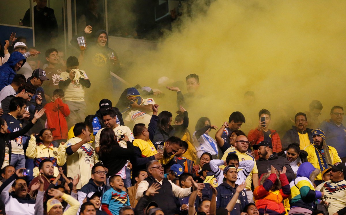 Aficionados del América quieren dar color al Clásico Nacional. FOTO: Imago7.