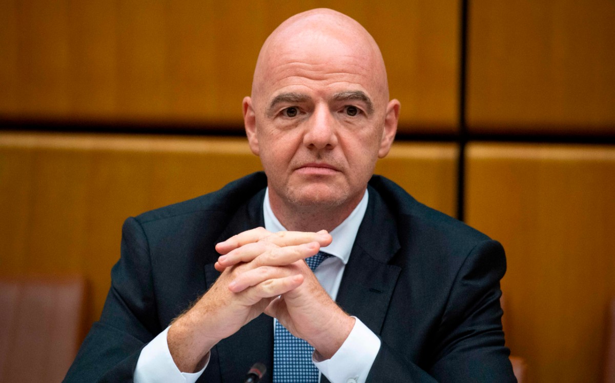 El presidente de FIFA también estuvo presente en la firma de un tratado de paz en la Casa Blanca. Foto: AFP