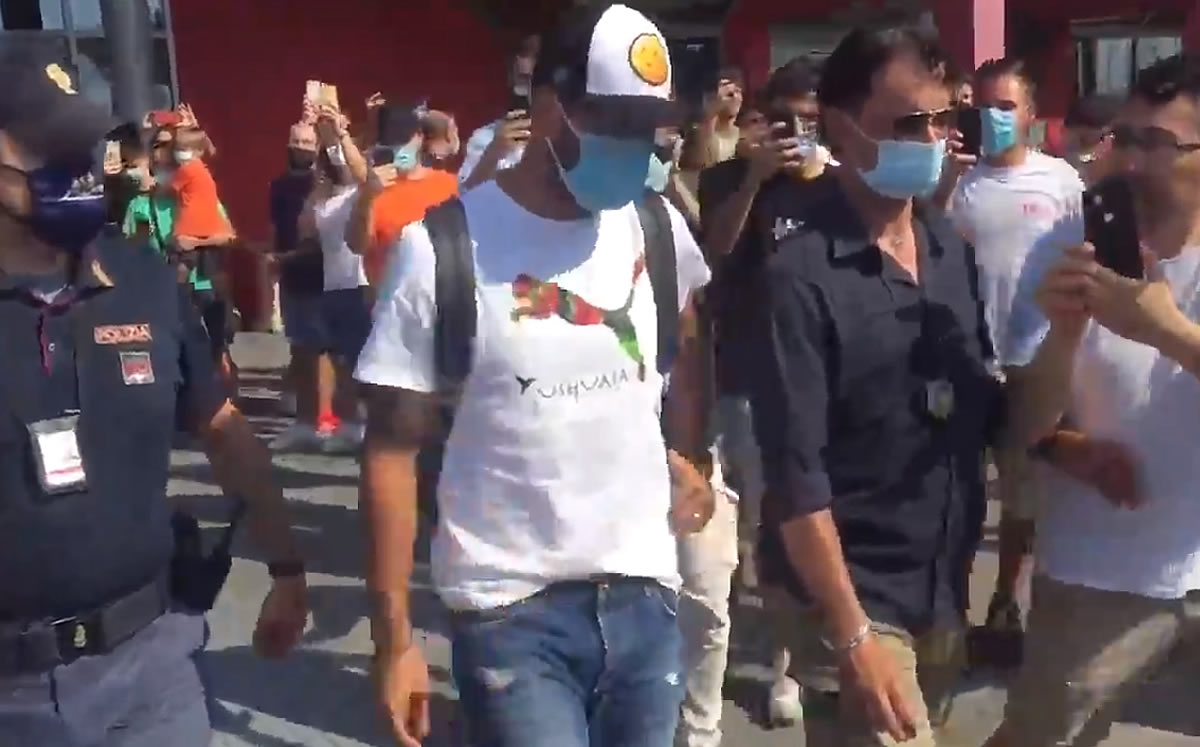 Suárez a la salida para su examen.