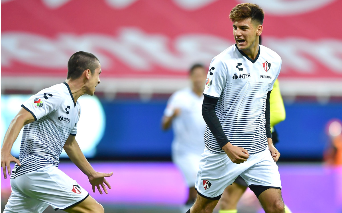 El mexicano Jesús Alejandro Gómez debuta como titular en Portugal