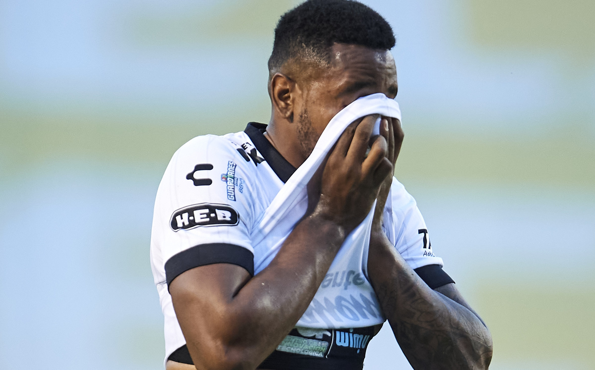 Silveira pudo haber sido héroe de Gallos abriendo marcador, pero falló. (Foto: Mexsport)