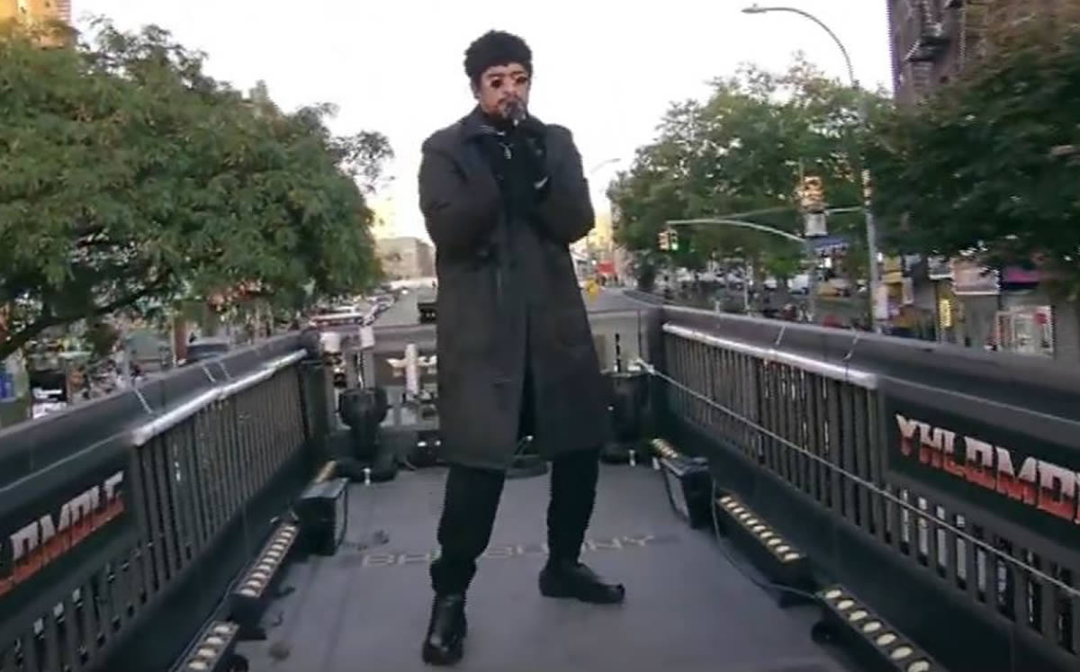 El Conejo Malo recorrió la ciudad de Nueva York (Captura de video)