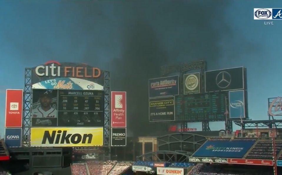 El humo se presenció en la última entrada. (Foto: Captura de pantalla)