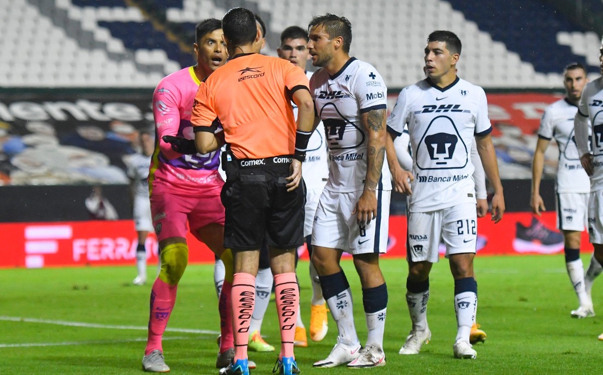 Alfredo Talavera fue expulsado nuevamente por César Ramos Palazuelos. Foto: Imago7