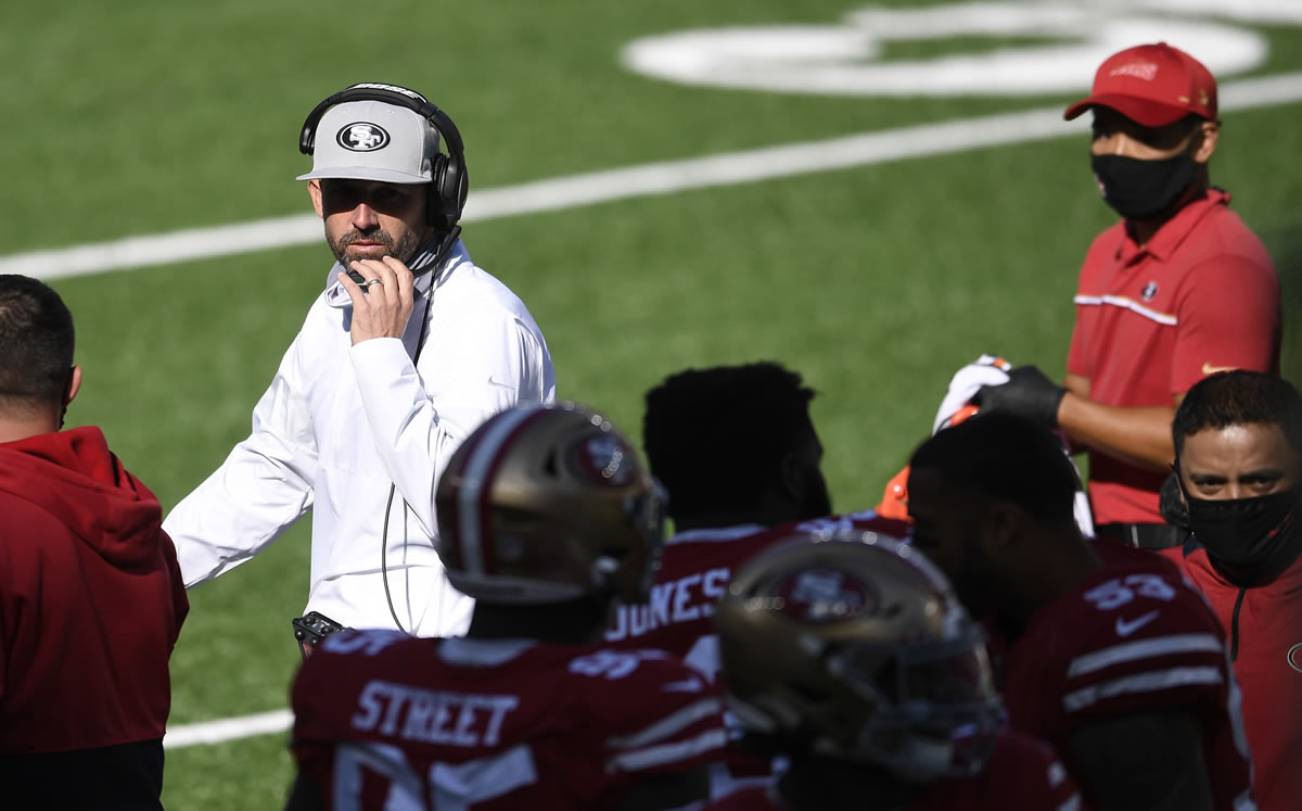 Kyle Shanahan, coach de San Francisco, fue uno de los coaches multados. Foto: AFP