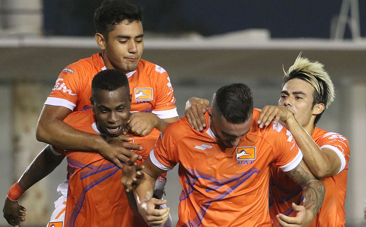 Maximiliano Sigales marcó dos golazos en la victoria. (Foto: Imago7)