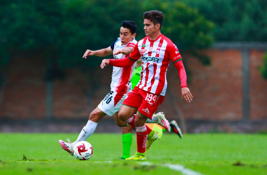 Alejandro Andrade,  mediocampista de Necaxa que comienza a tener participación en los entrenamientos del primer equipo. FOTO: Imago7