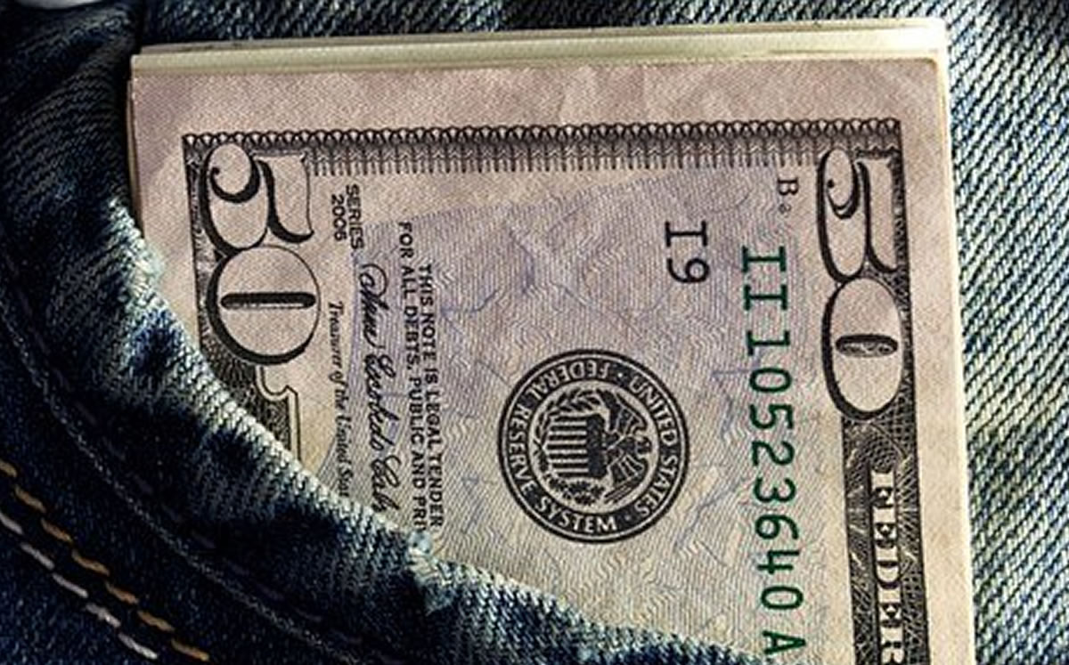 Es la quinta vez que el pesos se devalúa frente al dólar en estas últimas semanas. (Googe uso libre)