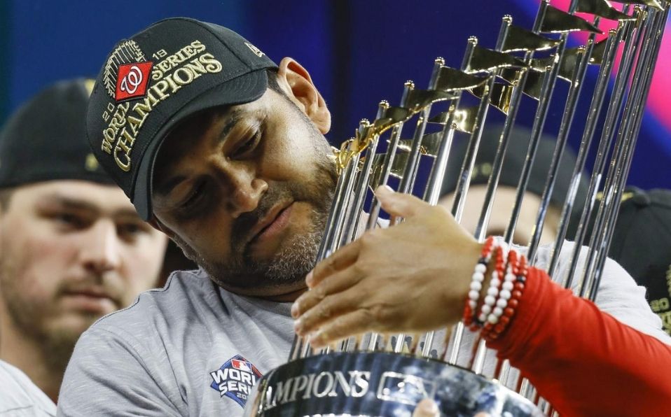 Martínez manejó al equipo hasta su primer título de Serie Mundial en 2019. (Foto: AP)