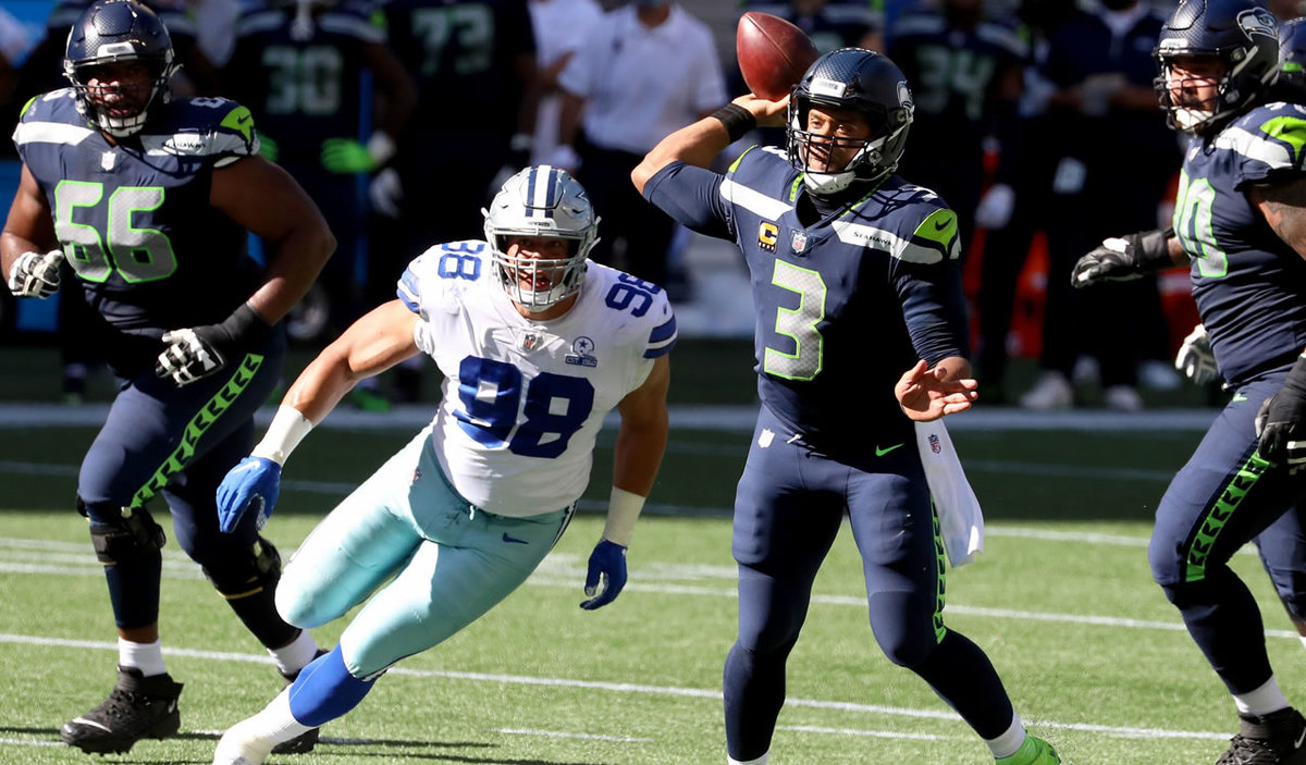 Russell Wilson lanzó para cinco anotaciones contra los Cowboys en la Semana 3. (AFP)