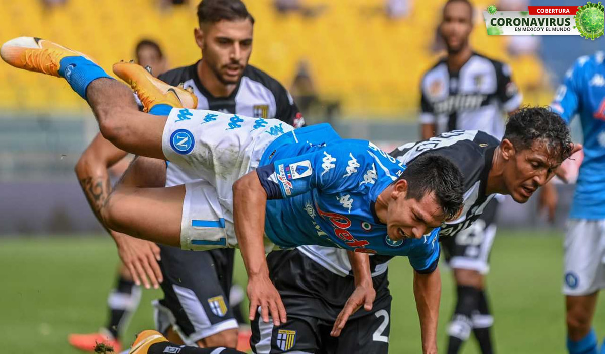 Hirving Lozano fue titular en el Napoli-Genoa, equipo que pone a temblar a la Serie A por sus casos de coronavirus. (AFP)