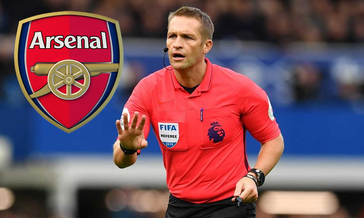 Craig Pawson, referee de la Premier League fue tendencia en Inglaterra el lunes luego de ser captado lamentando un fallo de los Gunners