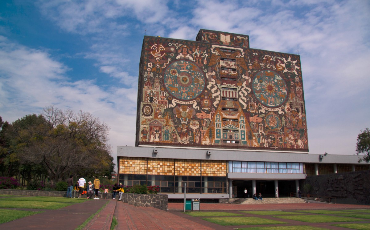 Estar enamorado aumenta ayuda contra el coronavirus covid-19, asegura especialista de la UNAM. Foto: Notimex