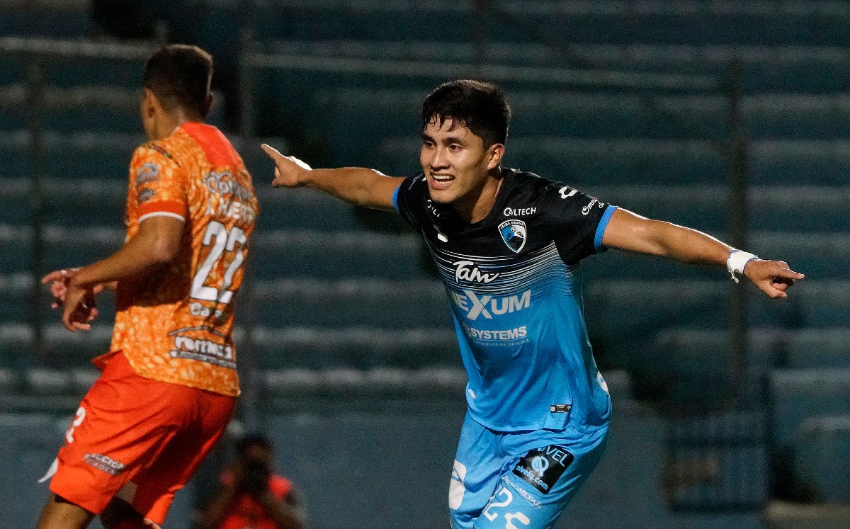 Diego Medina festeja su tanto ante Alebrijes. FOTO: Imago7.